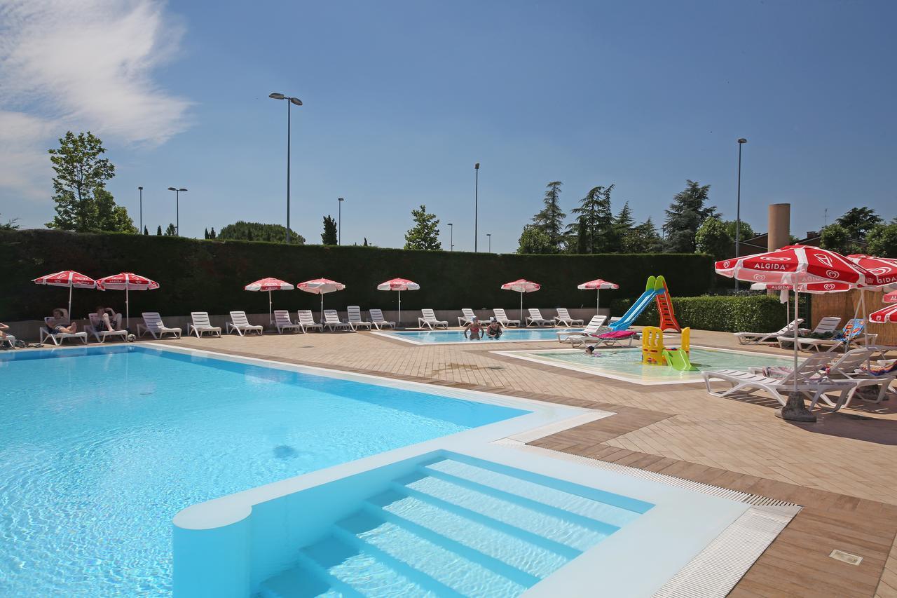 Residence Villaggio Tiglio Sirmione Buitenkant foto